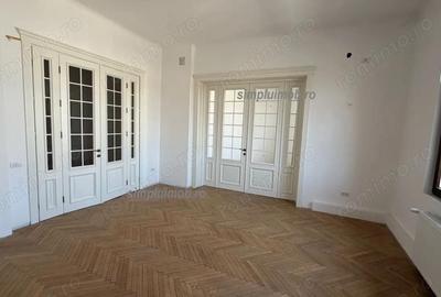 Apartament cu 4 camere decomandat în Calea Călărașilor