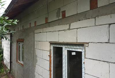 Casa neterminata cu teren 3800 mp acte - Oneaga, Cristesti - contor curent - 3