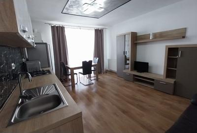 Apartament cu 3 camere semidecomandat, mobilat în Florești