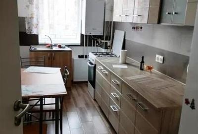Apartament cu 2 camere decomandat, mobilat în Tractorul - 4