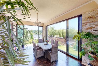 Imobil  de lux pe malul lacului cu ponton, complet mobilat si utilat - 32