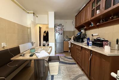 Apartament cu 2 camere decomandat în E3 - 2