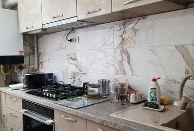 Apartament cu 4 camere decomandat în Micălaca