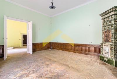 Apartament cu 3 camere semidecomandat în Central
