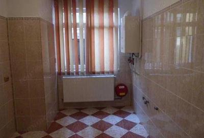 Casă cu 4 camere cu Teren 100 Mp în Calea Călărașilor