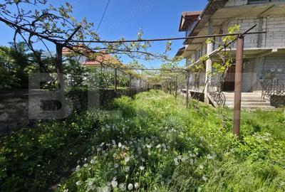 Casă cu Teren 843 Mp în Central
