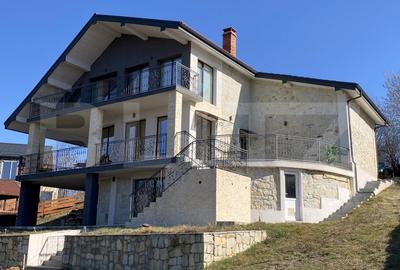 Casă individuală cu 6 camere cu Garaj în Feleacu