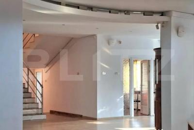 Casă cu 14 camere cu Teren 706 Mp în Soarelui - 2