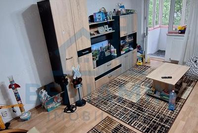 Apartament decomandat 2 camere Rovine Dezrobirii etaj 3 - 4