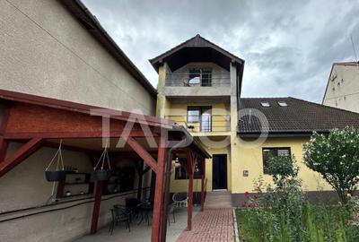 Casa individuala 8 camere curte libera 300mp zona Calea Popl