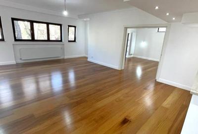 Casă cu 10 camere cu Canalizare în Primăverii - 2