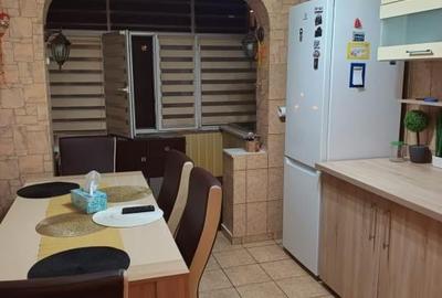 Apartament cu 3 camere decomandat, mobilat în Vasile Aaron - 4