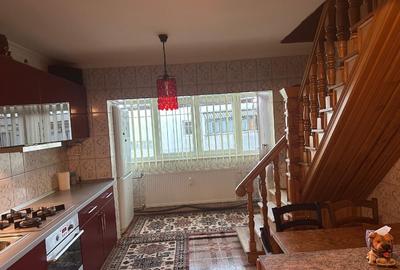 Apartament cu 5 camere decomandat în Central