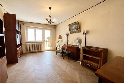 Apartament cu 3 camere semidecomandat în Central