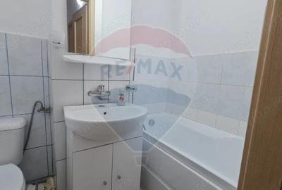 Garsoniera de inchiriat, strada Garii, etajul 3/4 - 7