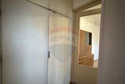 Apartament pe Str. Calugareni, 2 camere, et.3 - 4