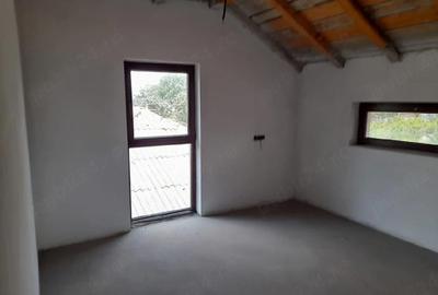 Casă cu 4 camere cu Teren 1000 Mp în Țepu - 3