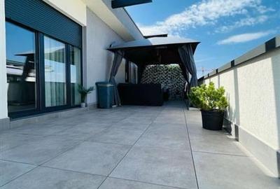 Apartament cu 3 camere decomandat în Tractorul