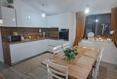 Casă cu 5 camere cu Teren 348 Mp în Giroc