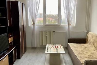 Garsonieră decomandată în Far