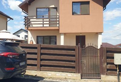 Casă cu 4 camere cu Teren 400 Mp în Valea Lupului