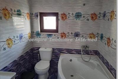 Casă cu 6 camere cu Teren 400 Mp în Central - 6