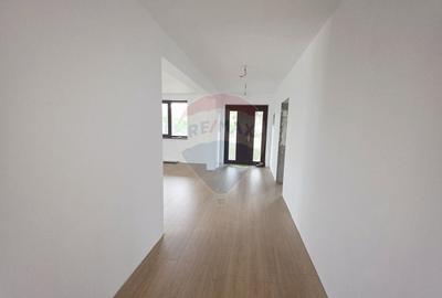 Casa cu livada si teren generos - Girov - 18