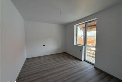 Casă cu 3 camere cu Teren 700 Mp în Șura Mare - 2