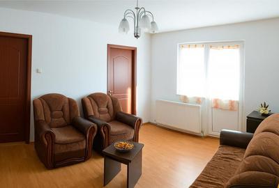 Apartament cu 3 camere semidecomandat în Central - 1