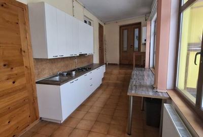 Casă cu 4 camere cu Teren 551 Mp în Cristian - 1