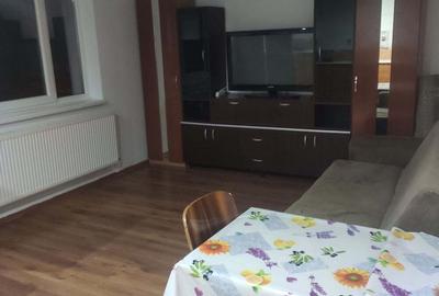 Apartament cu 2 camere decomandat în Petrila