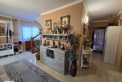 Casă cu 5 camere cu Teren 443 Mp în Central - 2