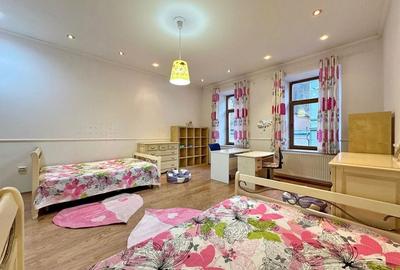 Apartament cu 4 camere semidecomandat în Centrul Istoric