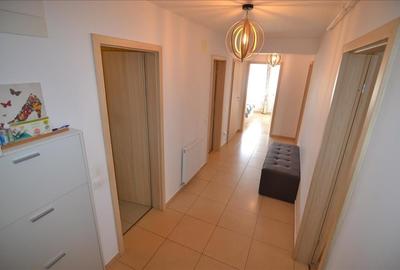 Apartament cu 3 camere decomandat în Tractorul - 13