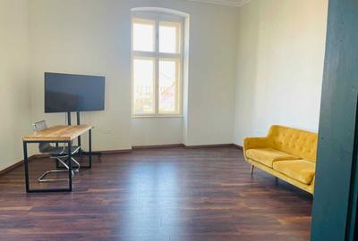 Apartament cu 3 camere semidecomandat, mobilat în P-ța Maria - 1