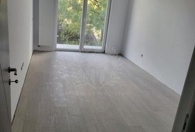 // 2 CAMERE// WHITE TOWER// - 2