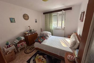 Apartament cu 3 camere semidecomandat în Micro 14 - 4