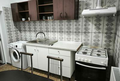 Casă cu 3 camere cu Teren 40 Mp în Central - 2