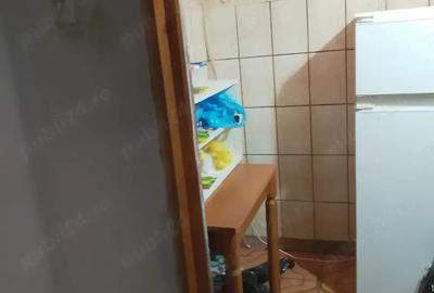 Vind apartament 3 camere schela cladovei decomandat spatios
