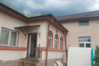 Casă cu 4 camere semidecomandat în Central - 3