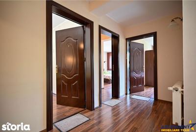 Casă cu 5 camere cu Teren 1700 Mp în Central - 1