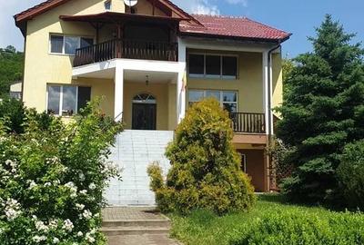 Casa de vanzare 450mp, teren 3200mp in Grigorescu
