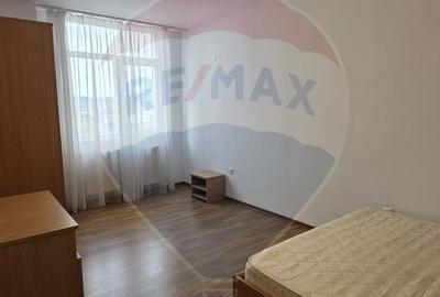 Apartament cu 3 camere în Vitrometan