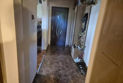 Vand apartament!!!