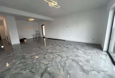 Casă individuală cu 4 camere cu Canalizare în Cristian - 9