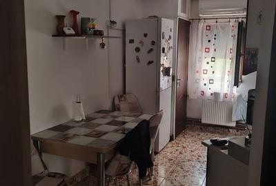 Decomandat. Etaj intermediar. Centrala termica proprie. Boxa.