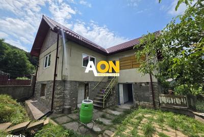 Casă cu 4 camere în Central