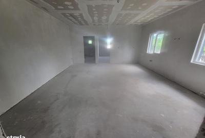 Casă cu 3 camere în Lumina
