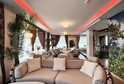 Casă cu 7 camere cu Teren 800 Mp în Sânmartin