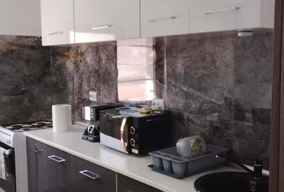 Apartament cu 3 camere semidecomandat, mobilat în Central - 1